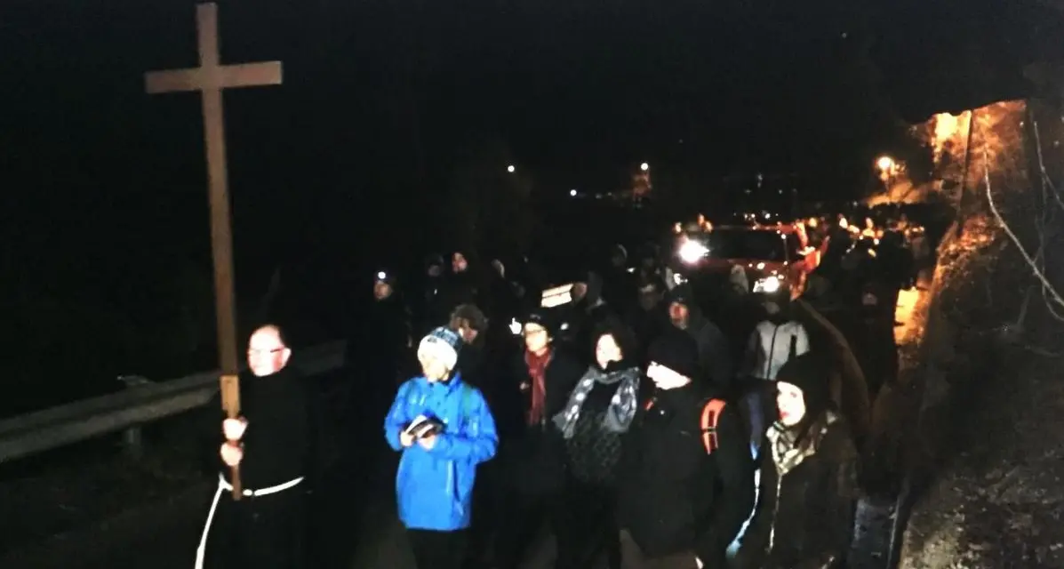 Il Covid ferma anche la tradizionale processione notturna a San Romedio: l'annuncio dei frati in questo VIDEO