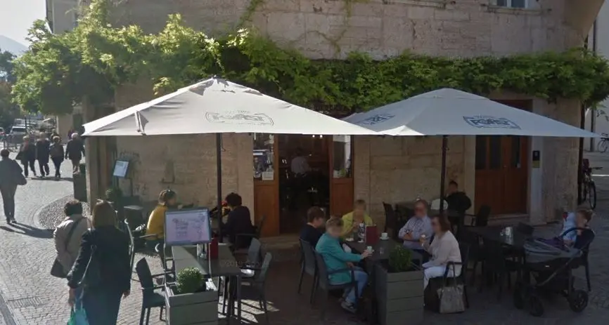 Bar Rotonda chiuso 5 giorni perché caffé d'asporto senza coperchietto? Il Comune: \"Assembramenti e violazioni, erano stati avvertiti più volte, inutilmente\"