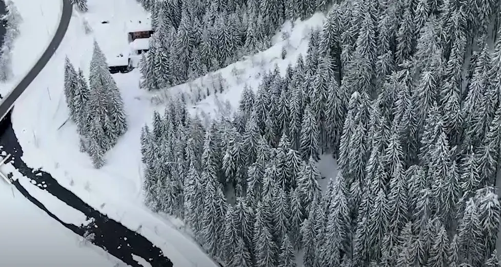 La meraviglia della neve: il volo del drone in val d’Ultimo