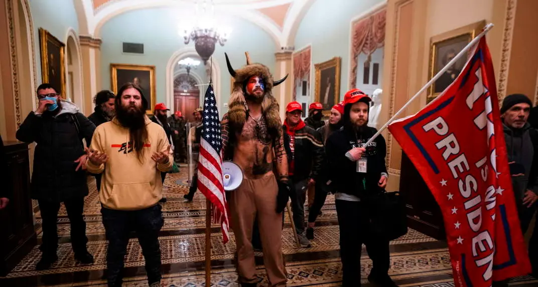 Stati Uniti sotto shock per l'assalto al Congresso: quattro vittime, ipotesi di destituzione di Trump che continua a opporsi alla nomina di Biden
