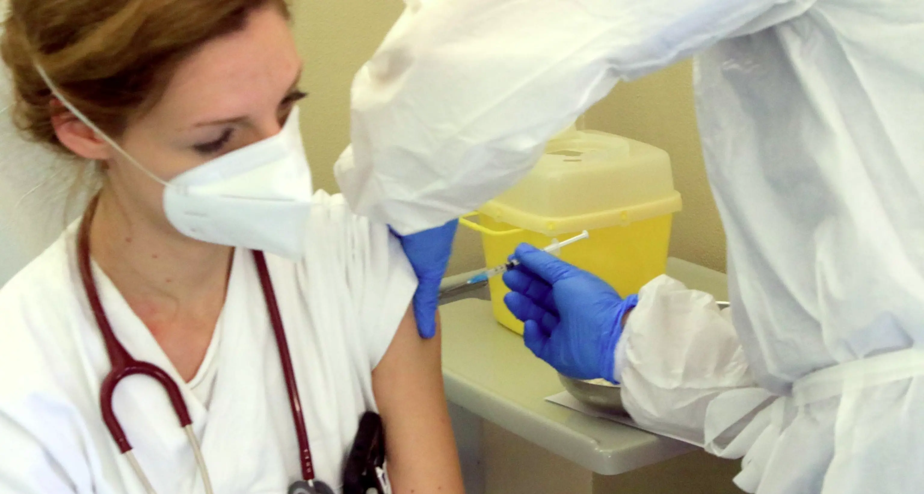 Vaccini, il difficile tentativo Ue di moltiplicare le dosi dopo aver offerto clausole soft alle Big Pharma