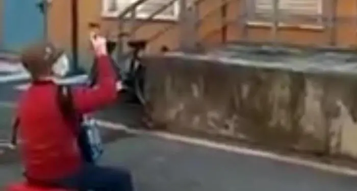 L'alpino della serenata alla moglie in ospedale ora è ricoverato per covid migliora e in stanza suona la fisarmonica
