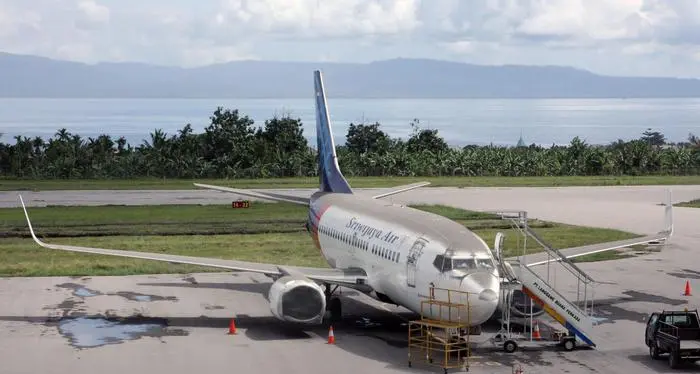 Indonesia, aereo sparito dai radar Un testimone: è caduto in mare