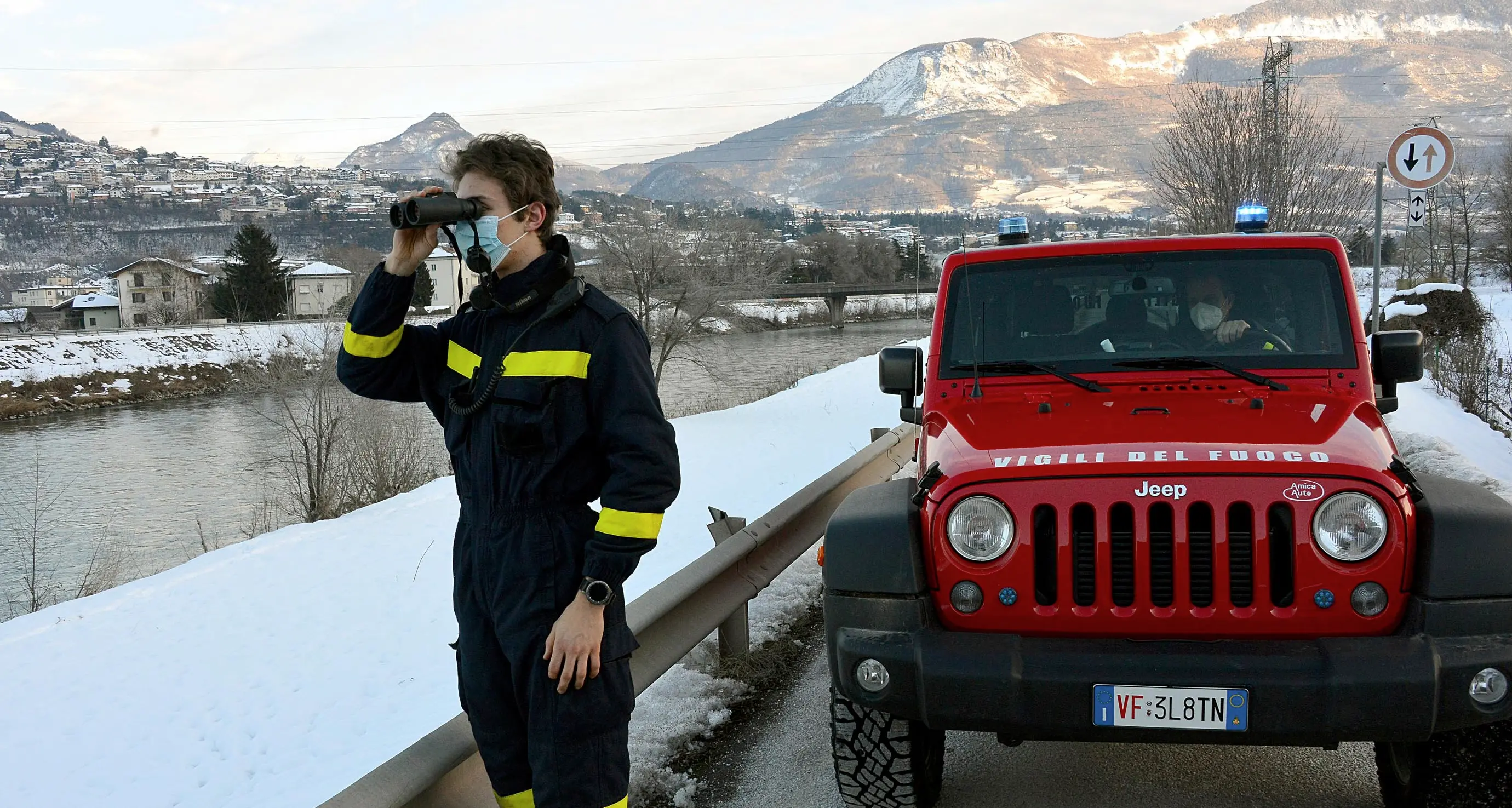 I pompieri stanno cercando lungo l'Adige in Trentino la coppia bolzanina che è scomparsa lunedì scorso