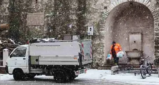 \"Sacchi verdi\": monta la protesta contro Dolomiti Ambiente I cittadini chiedono rimborsi