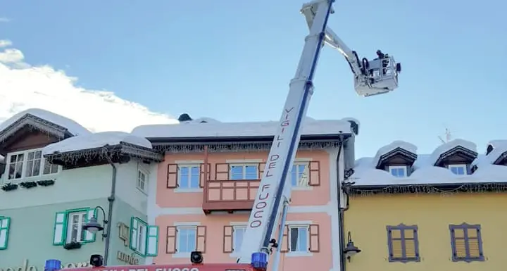 Moena: paura per le fiamme in cucina e sul tetto