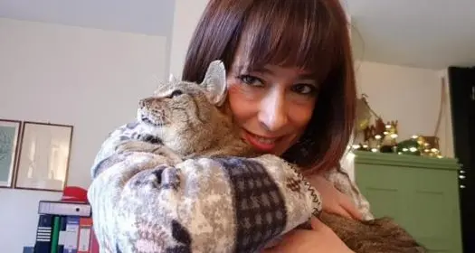 Dopo otto anni ritrova il suo gatto perduto