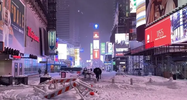 La tempesta polare imbianca New York
