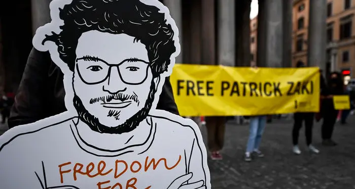 Egitto, altri 45 giorni di carcere per Patrick Zaki. Iniziative in Italia per la liberazione dello studente. Amnesty: il regime calpesta il diritto