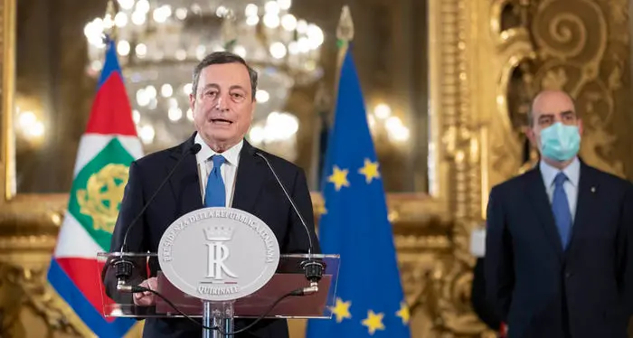 Governo, Draghi riceve l'incarico da Mattarella. «Il momento è difficile, sono fiducioso nel confronto con i partiti»