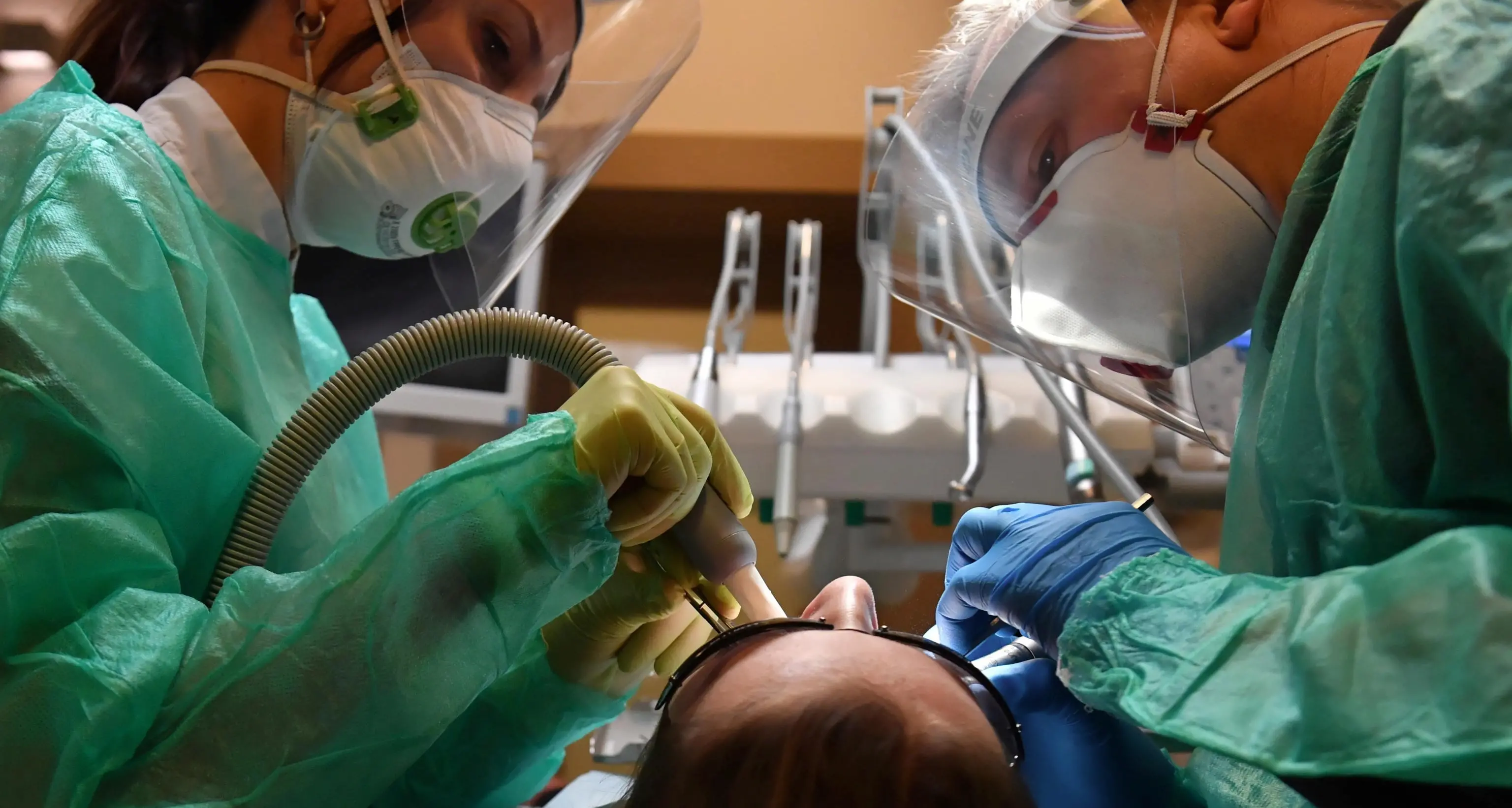 Dalla giunta via libera alla revisione degli aiuti per cure odontoiatriche