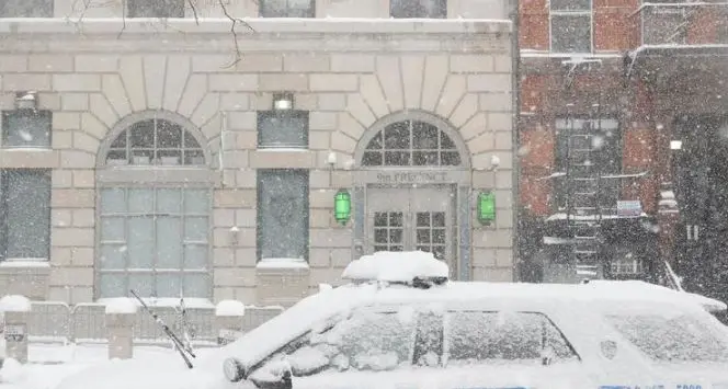 New York paralizzata dalla neve: bufera su tutto il Nord Est