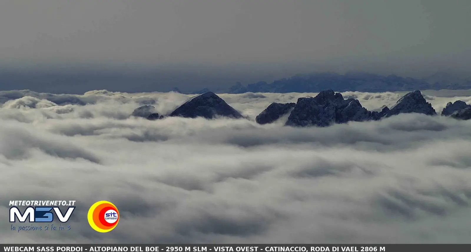 Lo spettacolo del \"mare di nubi\", oggi dalla webcam del Pordoi di Meteotriveneto