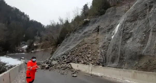Frana a San Pietro, chiusa la statale della Val Gardena almeno fino al 12 febbraio