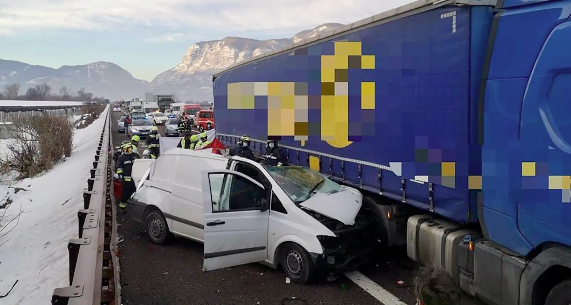 Schianto in A22, la vittima è un giovane operaio moldavo: ha tamponato un Tir, ancora una volta in presenza di lavori sulla carreggiata