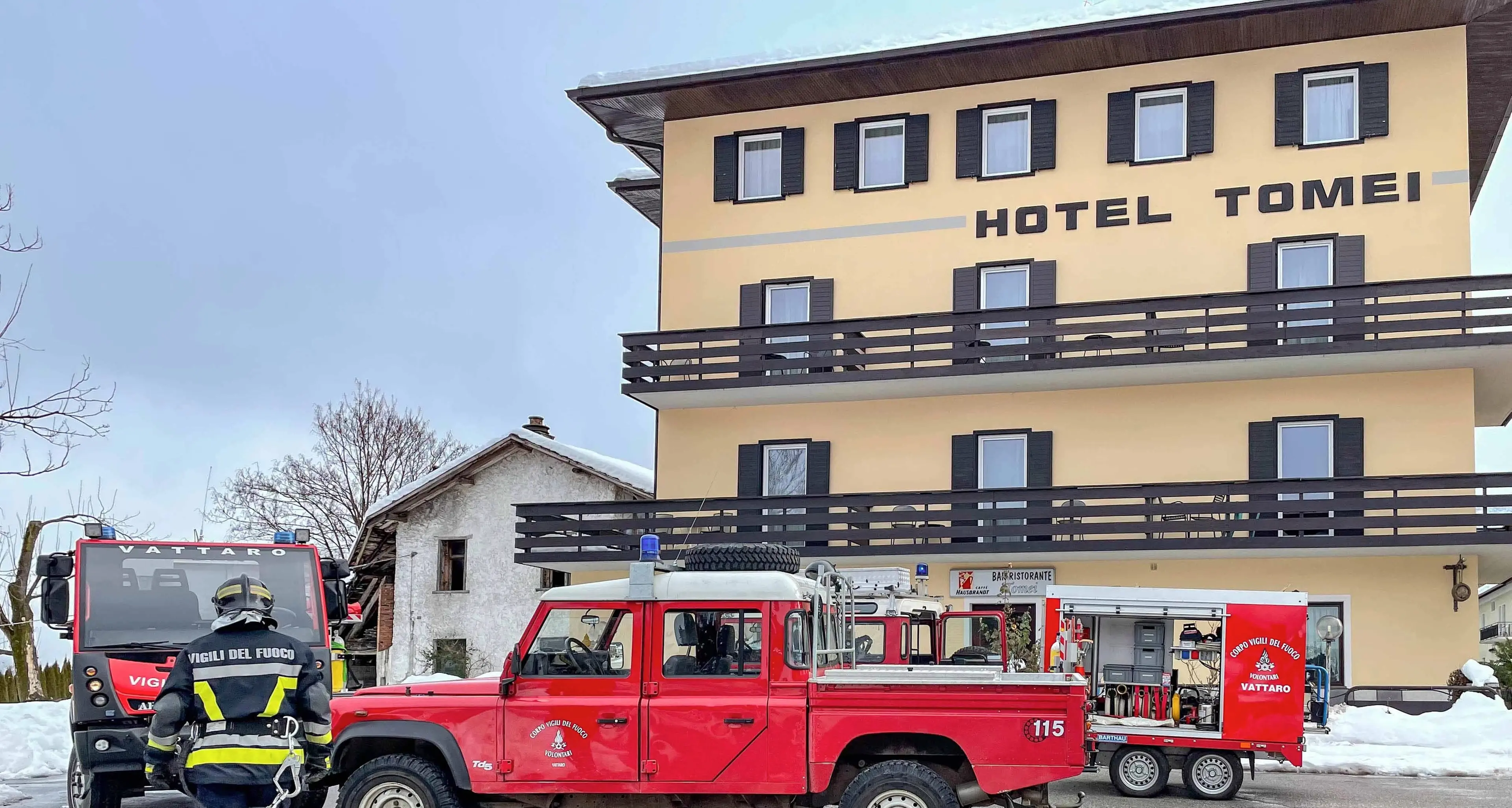 Principio d'incendio alla canna fumaria, allarme all'hotel Tomei di Vattaro