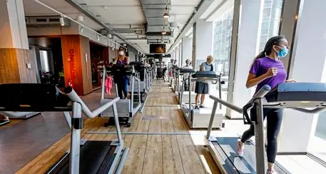 Francia, presto via libera agli sport in palestra con mascherine speciali