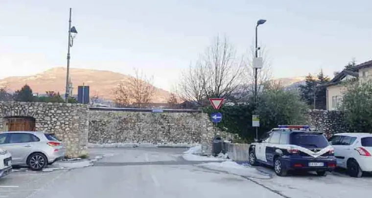 Borgo Sacco, dopo i vandalismi contro le auto arriva la telecamera