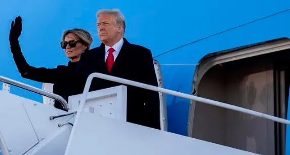 L'addio di Trump e Melania alla casa Bianca: \"Ma tornerò in qualche modo\"