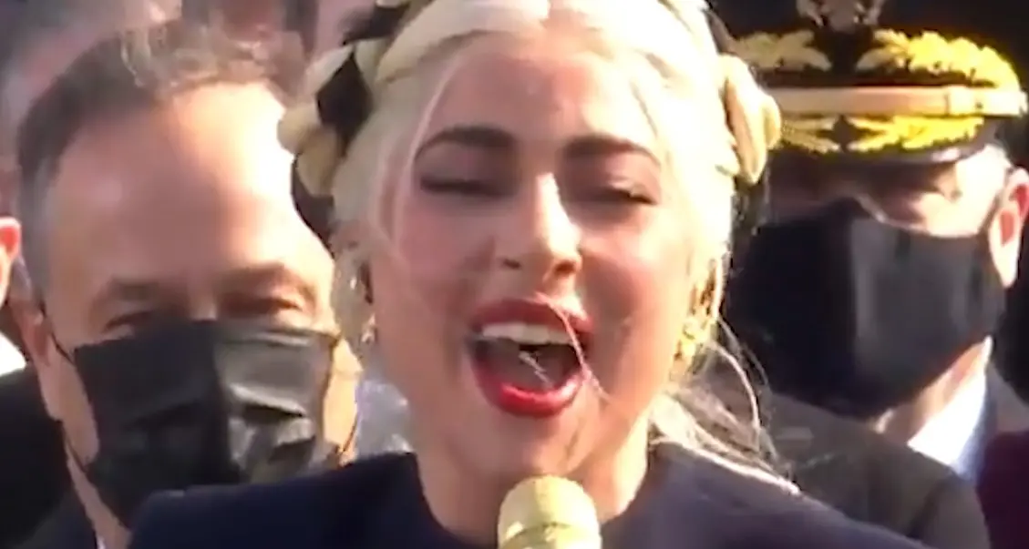 Lady Gaga da brividi: canta l'inno americano per Joe Biden