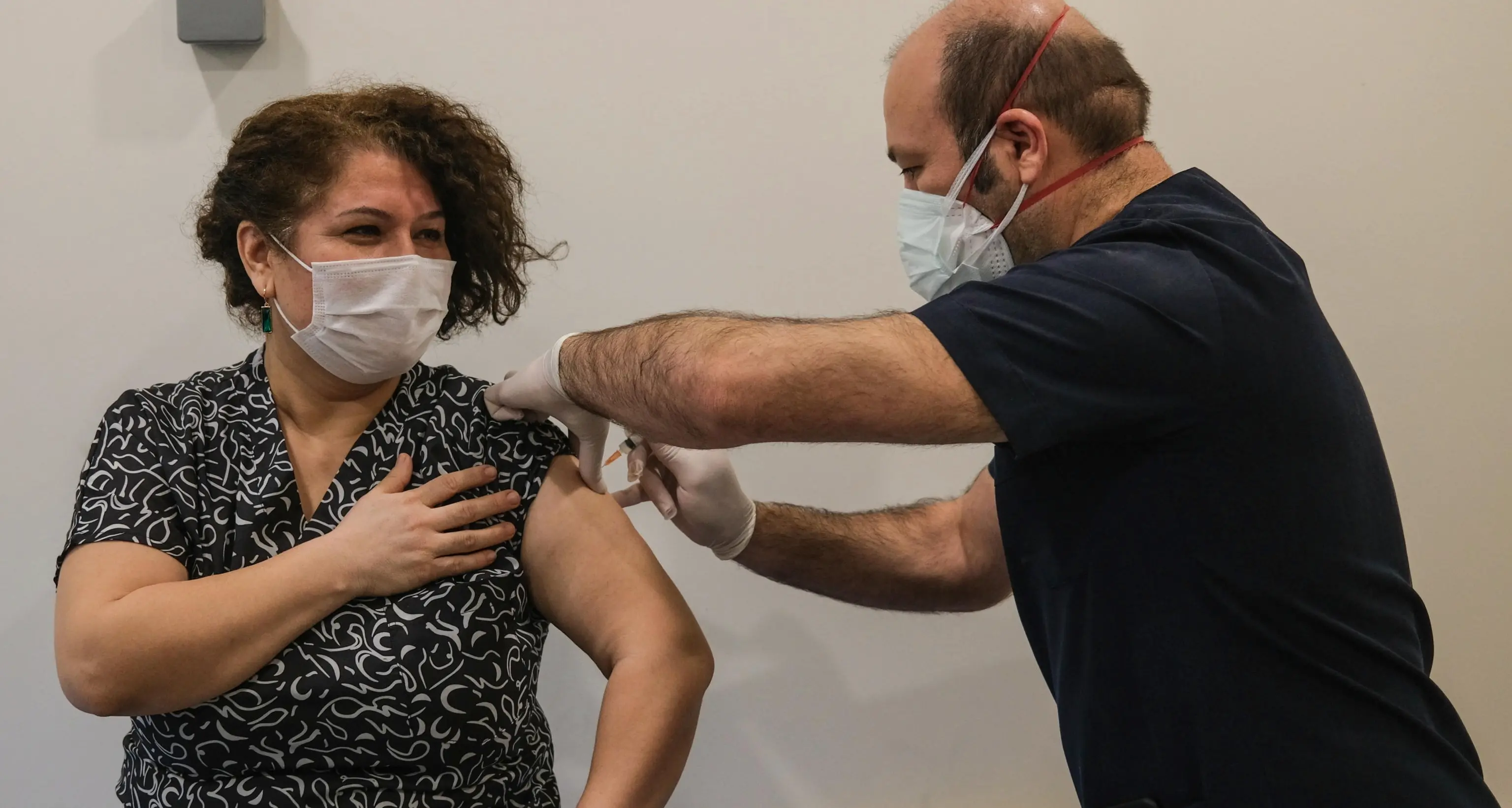 Vaccini, da oggi al via i \"richiami\" Dosi sufficienti anche se Pfizer al momento dimezza le consegne