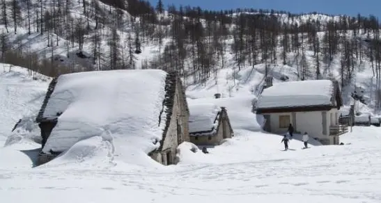 Due scialpinisti dispersi da ieri, trovati morti all'Alpe Devero in Val d'Ossola, sono caduti in un torrente