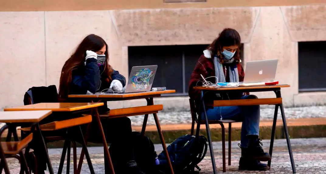 «Prima classe», in aiuto alle scuole libri, formazione e computer con Sait, Consolida e Provincia