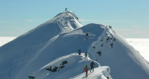 Una valanga nel gruppo del Lagorai Una persona individuata sotto la neve alla Tombola nera sotto cima d'Asta