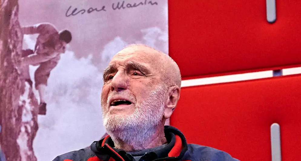 Addio a Cesare Maestri, leggenda dell'alpinismo Si è spento a 91 anni. L'annuncio del figlio: «Ha firmato il libro di vetta della scalata sulla sua vita»