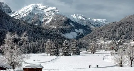 Covid, chiusure e ristori Oggi flash mob degli operatori sulle Dolomiti bellunesi