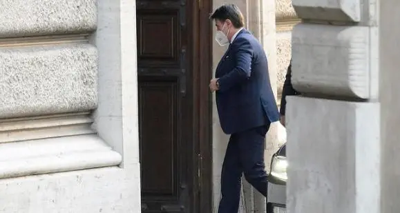 Giuseppe Conte si è dimesso da domani le consultazioni nelle mani di Mattarella