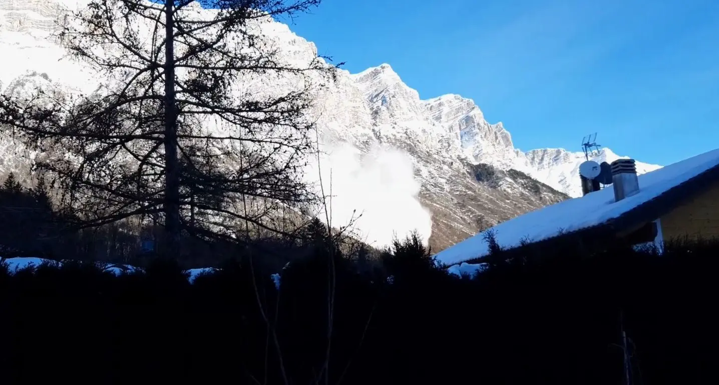 Valanga dalle Tre Cime del Bondone: in azione elicottero e Soccorso Alpino per verificare se vi siano persone coinvolte