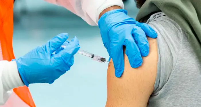 Errore di programmazione, avanzano 30 vaccini e l'Azienda Sanitaria chiama i suoi impiegati