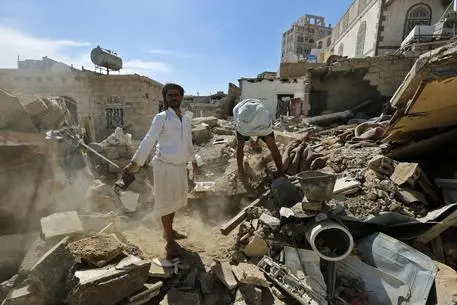 epa04927024 Yemenis pick among the rubble of houses destroyed in airstrikes carried out by the Saudi-led coalition in Sanaa, Yemen, 12 September 2015. A new round of Yemeni peace talks will be held next week in the region with the participation of the exiled Yemeni Government, the Houthis and representatives of former Yemeni president Ali Abdullah Saleh, with the emphasis focusing on a cease-fire agreement and resumption of peaceful political transition, according to a statement by Ismail Ould Cheikh Ahmed, UN special envoy on Yemen. EPA/YAHYA ARHAB