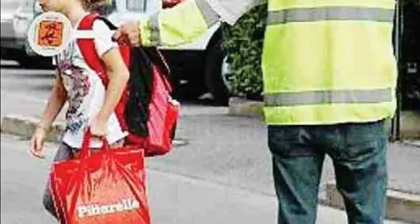 Vigilanza davanti alle scuole senza nonni vigil, servizio affidato ai volontari Sev