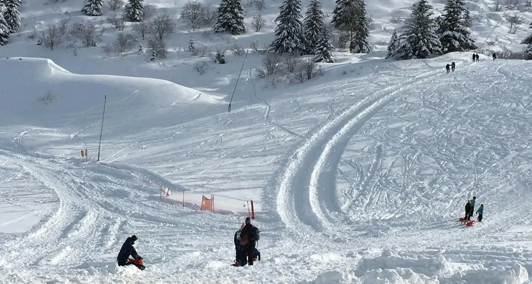 Pericolo valanghe e divieti ignorati sul Bondone. Slitte e sciatori anche vicino al monte Mugon
