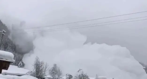 Val Sarentino, enorme slavina cade durante il sopralluogo Il sindaco Reichsigl fa il video