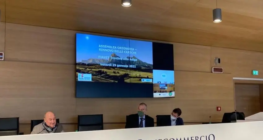 Agenzie di viaggio del Trentino, il 2020 un anno \"orribile\". Sontacchi confermato presidente