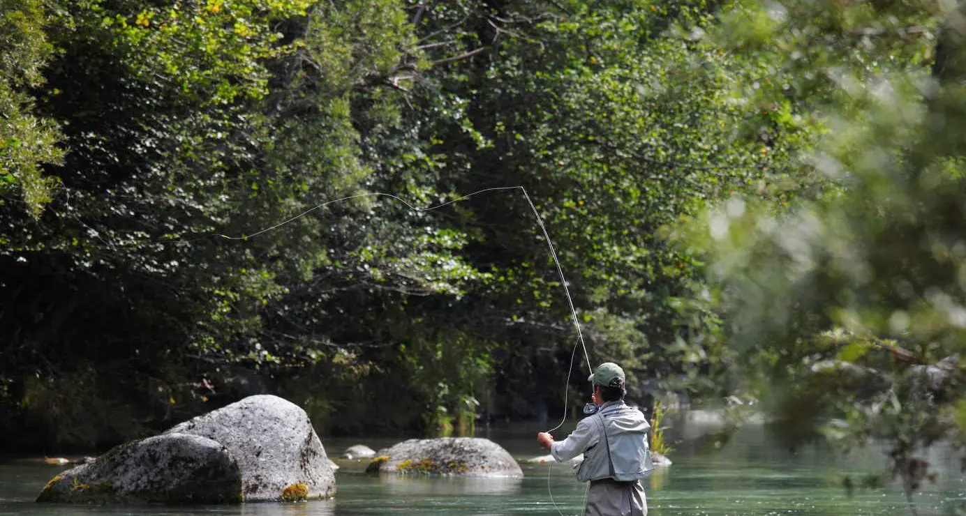 Pesca alla mosca, a Tione in giugno un festival delle lenze