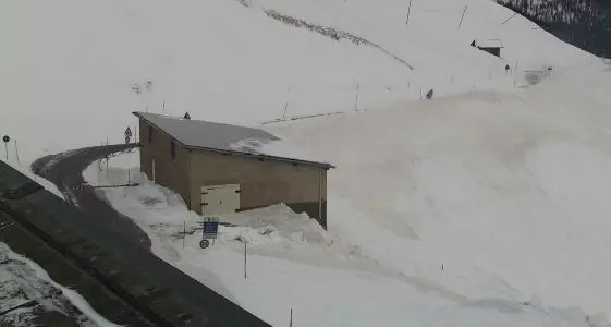Doveva fare freddo, ma il Föhn riscalda i fondovalle: ecco temperature e fenomeni