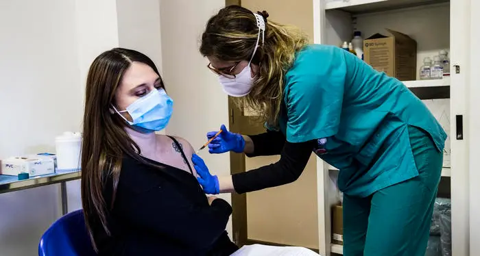 Chi si deve vaccinare prima? Arriva l'algoritmo che \"valuta\" i pazienti con precedenza