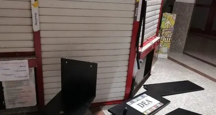 Riva del Garda, vandali e danni alla stazione delle corriere