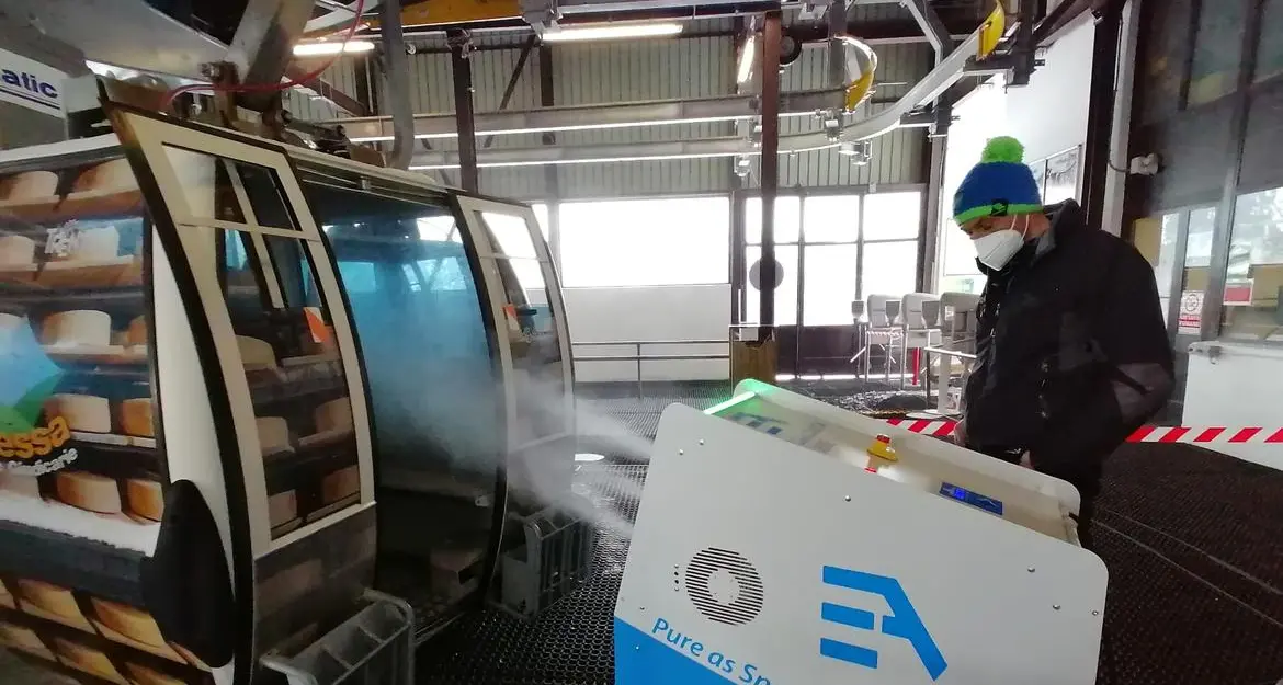 Covid, da Rovereto arriva il dispositivo automatico per sanificare le cabinovie (e i bus)