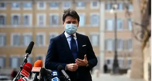 Draghi, aperture da Di Maio e Conte. Il premier uscente: «Auspico un governo politico e solido».