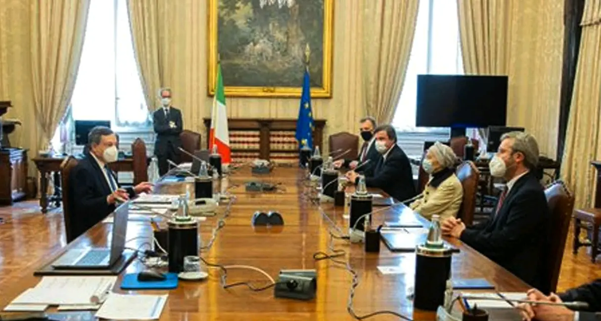 Draghi, prime consultazioni e segnali di apertura per un nuovo governo