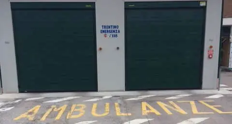 Box per sanificare le ambulanze all'ospedale: ma sono sbagliate le misure e i mezzi non ci possono entrare