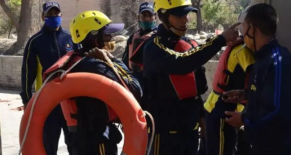 Si stacca un ghiacciaio dell'Himalaya, ondata di piena, si temono 150 morti