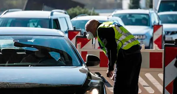 Austria, fine del lockdown, ma Tirolo a rischio. Più test e controlli alle frontiere