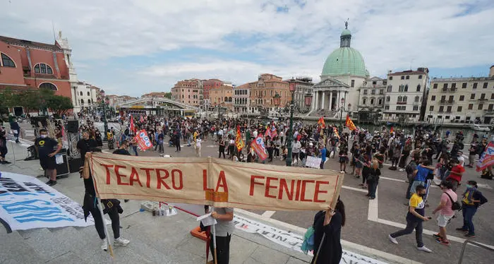 Il dramma nel mondo dello spettacolo: nel 2020 ricavi giù dell'82%, appelli per la ripartenza