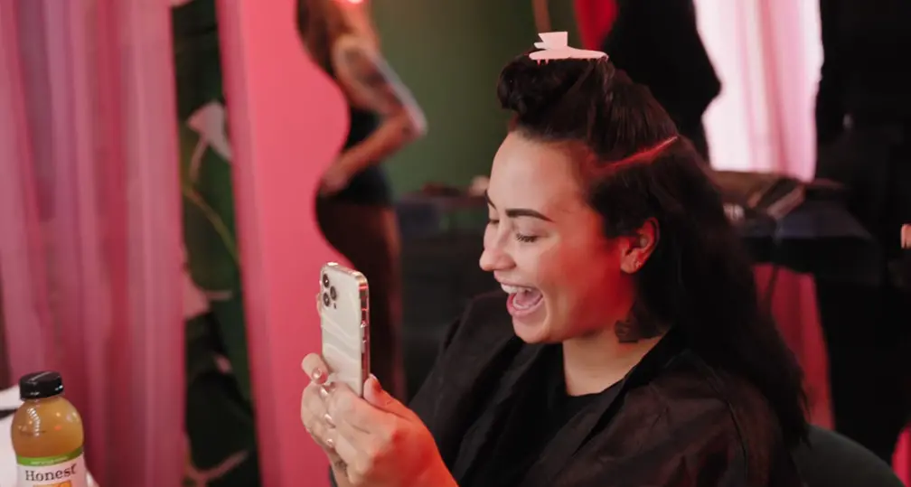 Le rivelazioni di Demi Lovato: «Rinasco dopo l'overdose che mi ha quasi uccisa, con tre ictus e un infarto»